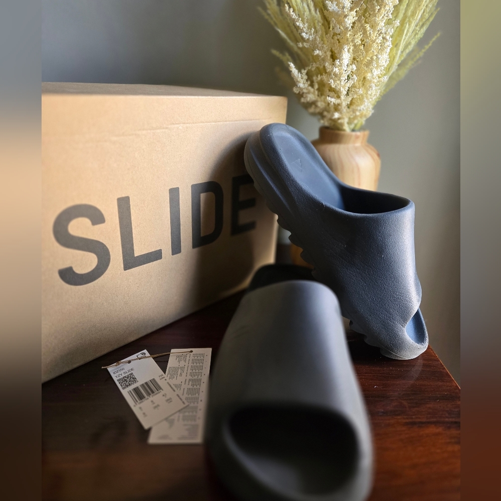 Yeezy Slides Slate Grey